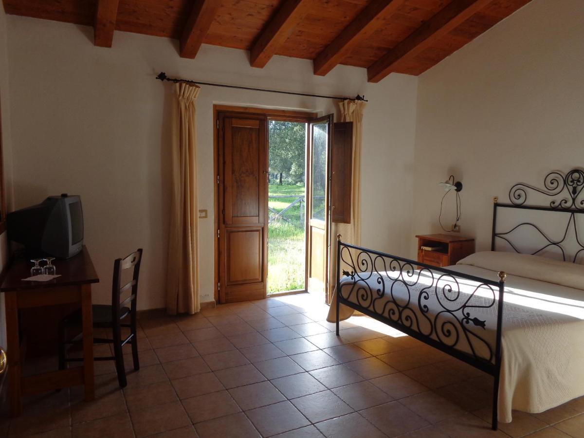 Hotel Su Baione Abbasanta Oda fotoğraf